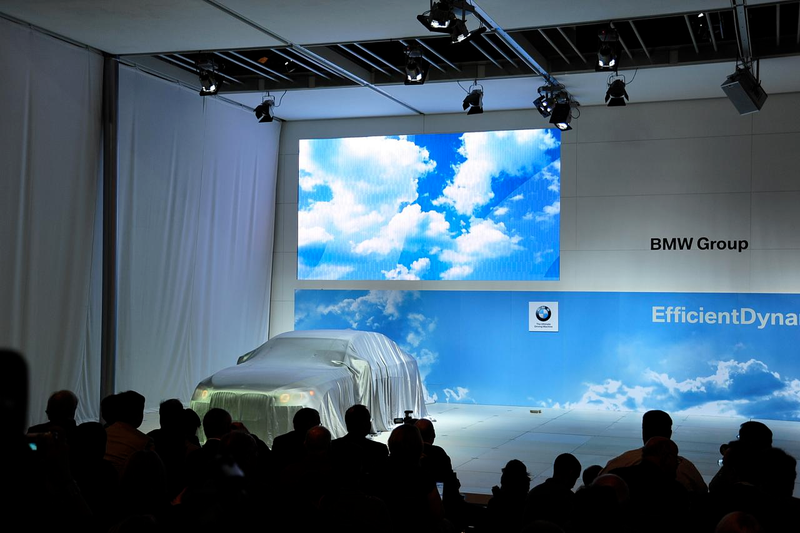 Illustration for article titled 2009 BMW 7-Series, ActiveHybrid Hit LA Show Floor